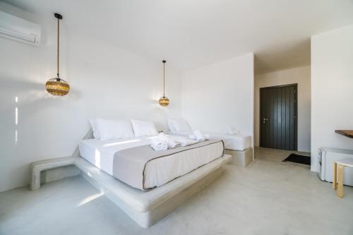 Ένα ή περισσότερα κρεβάτια σε δωμάτιο στο Amethyst Luxury Suites Oia
