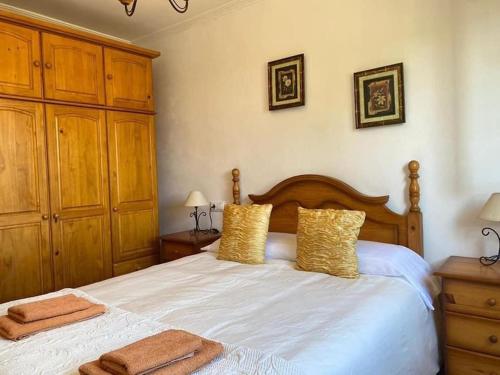a bedroom with a bed with two towels on it at Luminoso chalet in Alcudia