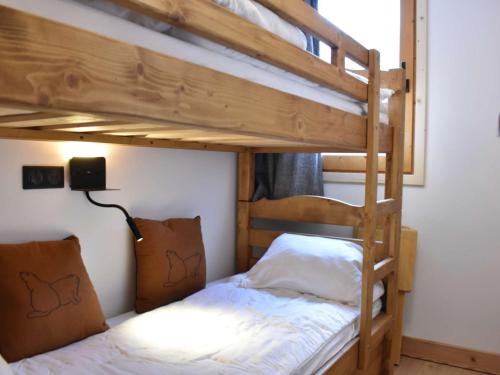 a bedroom with two bunk beds in a room at Appartement Méribel, 3 pièces, 6 personnes - FR-1-180-565 in Les Allues