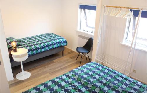 Postel nebo postele na pokoji v ubytování Nice Home In Grou With Kitchen