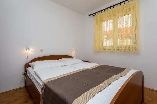 Ένα ή περισσότερα κρεβάτια σε δωμάτιο στο Apartments Crnekovic IV
