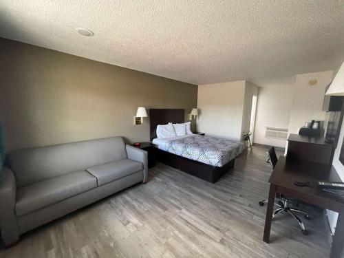 a living room with a couch and a bed at Motel 6 Hermiston OR Umatilla in Hermiston