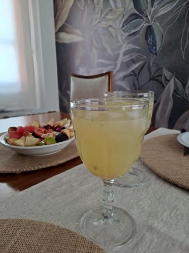 a drink in a glass on a table with a plate of fruit at Apartamento Rufina VII pleno centro San Luis in San Luis