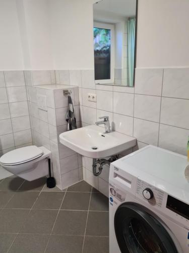a bathroom with a washing machine and a sink at Wölfersheim-Berstadt in Wölfersheim