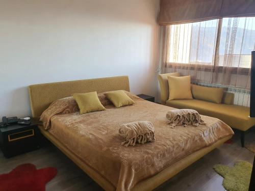מיטה או מיטות בחדר ב-LES Dunes De Faqra ( c duplex )