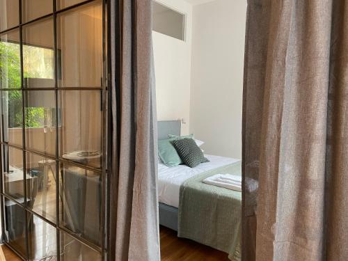 En eller flere senge i et værelse på LOFT sull'acqua con vista mozzafiato
