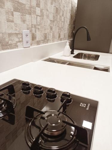Dapur atau dapur kecil di Flat Canto dos Pássaros