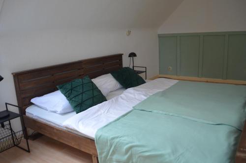 Кровать или кровати в номере Pension Lübeck