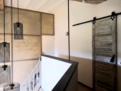 Kúpeľňa v ubytovaní Loire Valley village centre apartment chezANIA