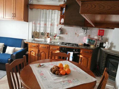 a kitchen with a table with a bowl of fruit on it at Governo's House in Melo