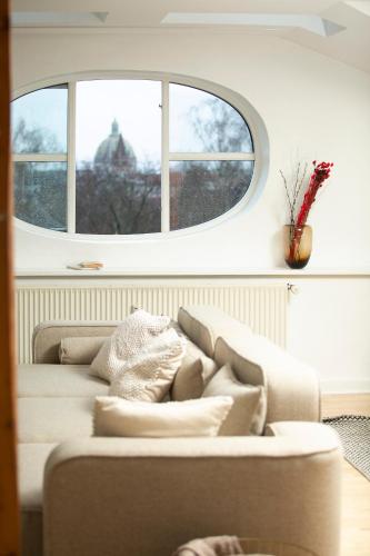 Posezení v ubytování Unique 5 Bedroom Apartment w Exposed Beams in Copenhagen