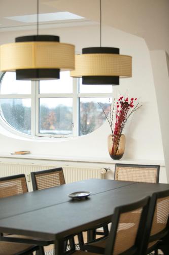 Fotografie z fotogalerie ubytování Unique 5 Bedroom Apartment w Exposed Beams in Copenhagen v Kodani