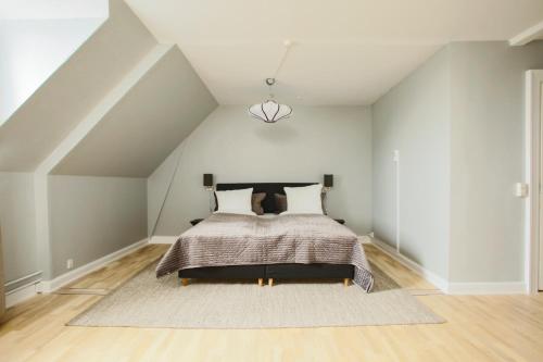 Postel nebo postele na pokoji v ubytování Unique 5 Bedroom Apartment w Exposed Beams in Copenhagen