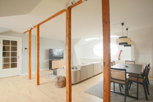 Kuchyň nebo kuchyňský kout v ubytování Unique 5 Bedroom Apartment w Exposed Beams in Copenhagen