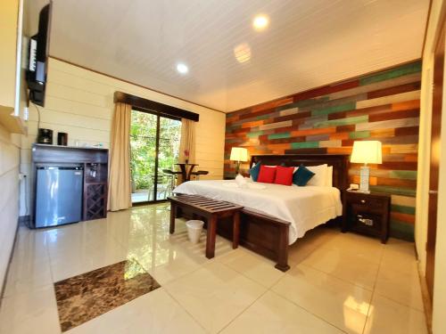 Ένα ή περισσότερα κρεβάτια σε δωμάτιο στο Calathea Lodge Monteverde