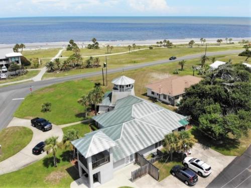 an aerial view of a house with the beach at JEKYLL KEEPERS QUARTERS apts in Jekyll Island