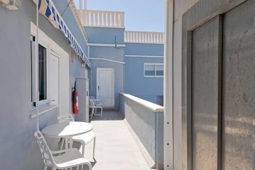 a balcony with a table and chairs on a building at Sur Restinga in La Restinga