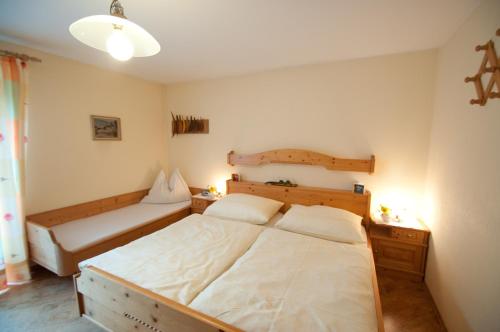 Postel nebo postele na pokoji v ubytování Haus Fritzenwallner Appartement 1