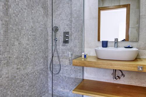 a bathroom with a sink and a shower at Casa Valerie - Etramures in Tavira