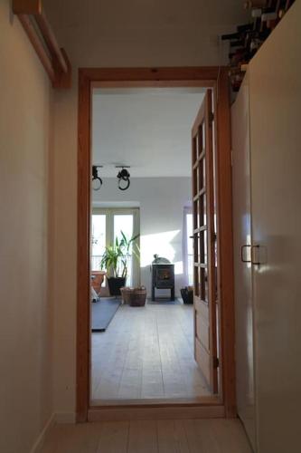 Coin salon dans l'établissement villa apartment with sea view