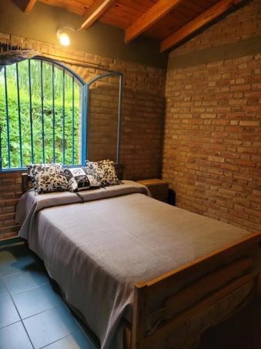 Säng eller sängar i ett rum på Cabaña Las Seis Maravillas