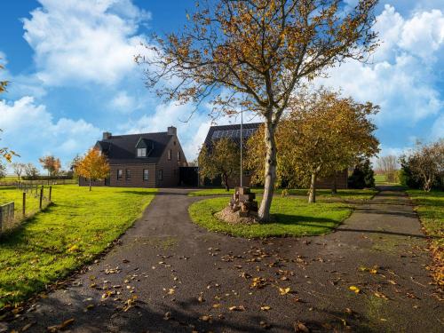 Comfortable holiday home in Sint Kruis with garden