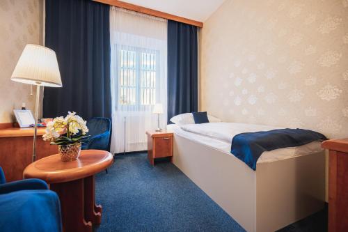 Postel nebo postele na pokoji v ubytování Hotel U Královny Elišky