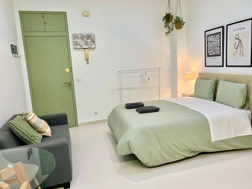 A bed or beds in a room at El patio de San Miguel