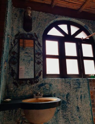 a bathroom with a sink and a window at Huayápam Yù'ú Lodge in San Andrés Huayapan
