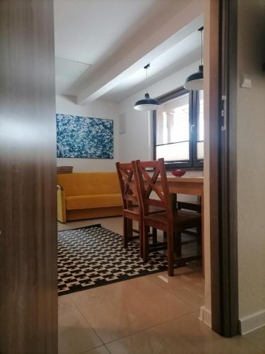 a kitchen and dining room with a table and chairs at GOLD apartamenty & spa in Szczawnica