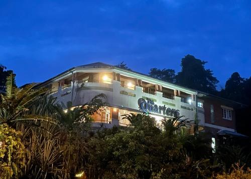 Edificio en el que se encuentra el hostal o pensión