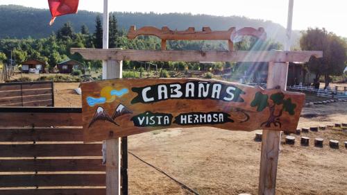a sign that says cesarias vista herresist at Cabañas Vista Hermosa Radal 7 Tazas in El Torreón