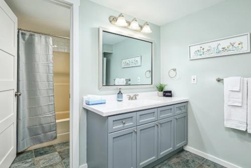 Bilik mandi di The Nordic - Central Collingwood Condo