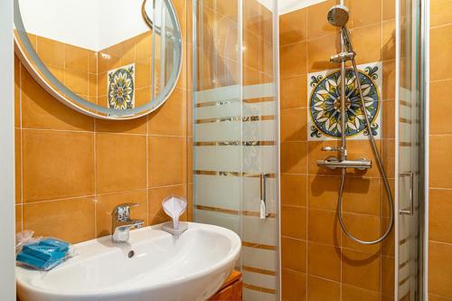 a bathroom with a sink and a shower at Ghe Sem Morazzone B&B in Gazzada