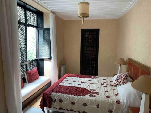 Łóżko lub łóżka w pokoju w obiekcie Asilah * Dar Badiaa * Riad vue sur l’Atlantique