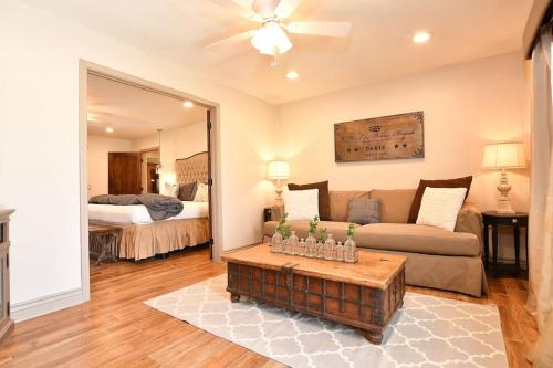 Large Designer Lake Home – Photos 5