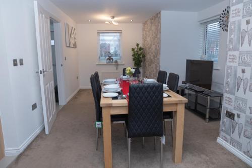 Χώρος καθιστικού στο Broughton Haven 5 Beds House Free WiFi, Free parking, NETFLIX