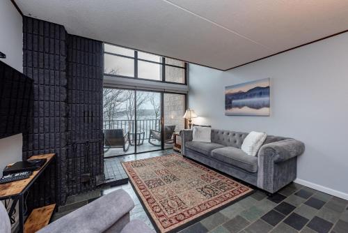 510G Two Bedroom One Bath – Photos 2