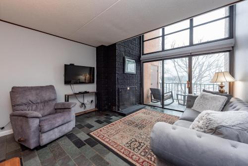 510G Two Bedroom One Bath – Photos 3