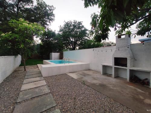 a backyard with a swimming pool and a fireplace at Casa Mango amplia con alberca y cerca de la Media Luna !!! in Río Verde