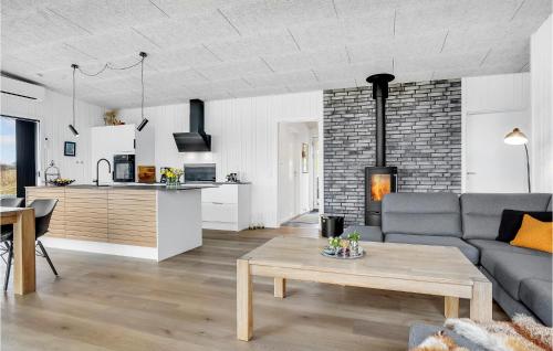 Η κουζίνα ή μικρή κουζίνα στο 3 Bedroom Awesome Home In Aabenraa