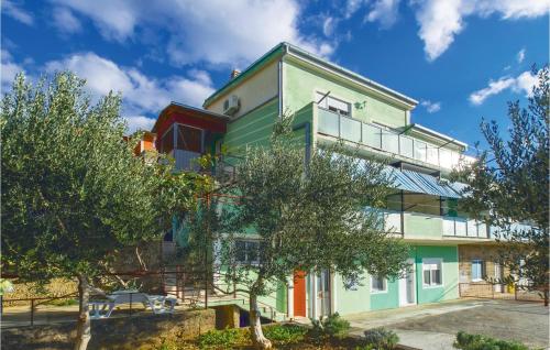 2 Bedroom Awesome Apartment In Dugi Rat