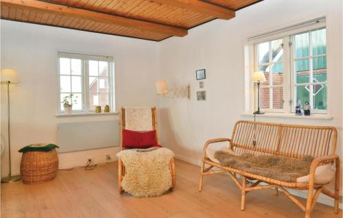 a living room with a bench and a chair at Holiday Home Fanø 55 in Sønderho