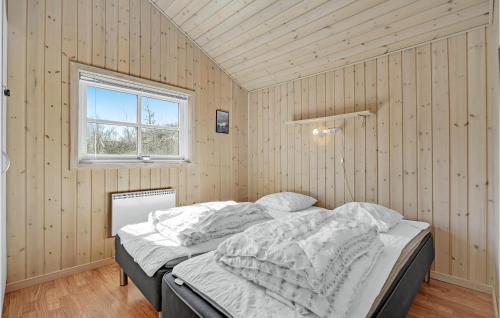 Postel nebo postele na pokoji v ubytování Lovely Home In Ebeltoft With Kitchen