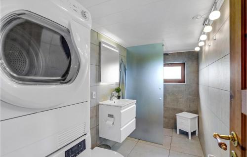a bathroom with a sink and a washing machine at Gorgeous Home In Thyholm With Kitchen in Thyholm
