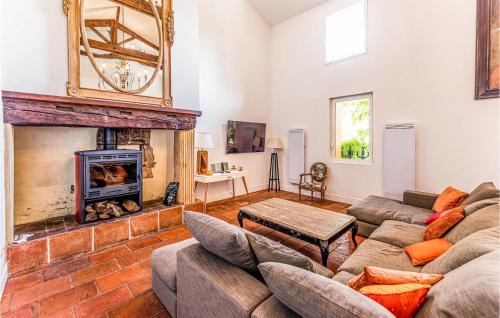 Posedenie v ubytovaní 3 Bedroom Awesome Home In Marquefave
