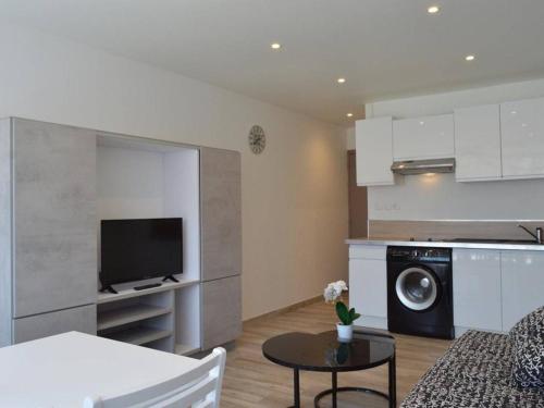 Studio rénové avec parking à 850m de la plage, proche port et commerces - Cap d'Agde - FR-1-249-252