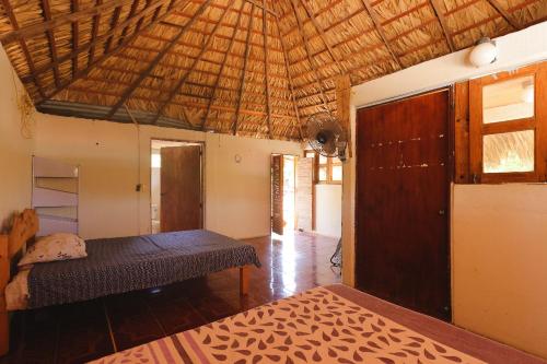 Ένα ή περισσότερα κρεβάτια σε δωμάτιο στο Bungalow confortable en lagunas de Chacahua