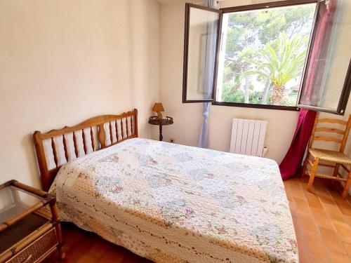 a bedroom with a bed and a window at Appartement Six-Fours-les-Plages, 3 pièces, 6 personnes - FR-1-316-122 in Six-Fours-les-Plages