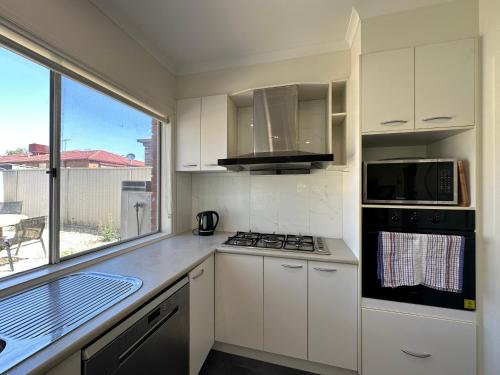 Η κουζίνα ή μικρή κουζίνα στο Parkside House by GoodLive
